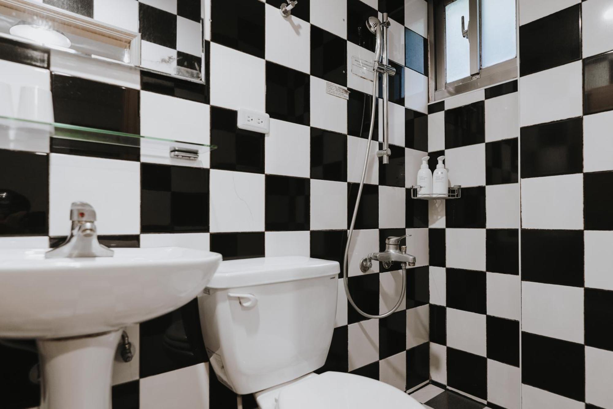 Mountain Traveler Inn Цзюфэнь Экстерьер фото