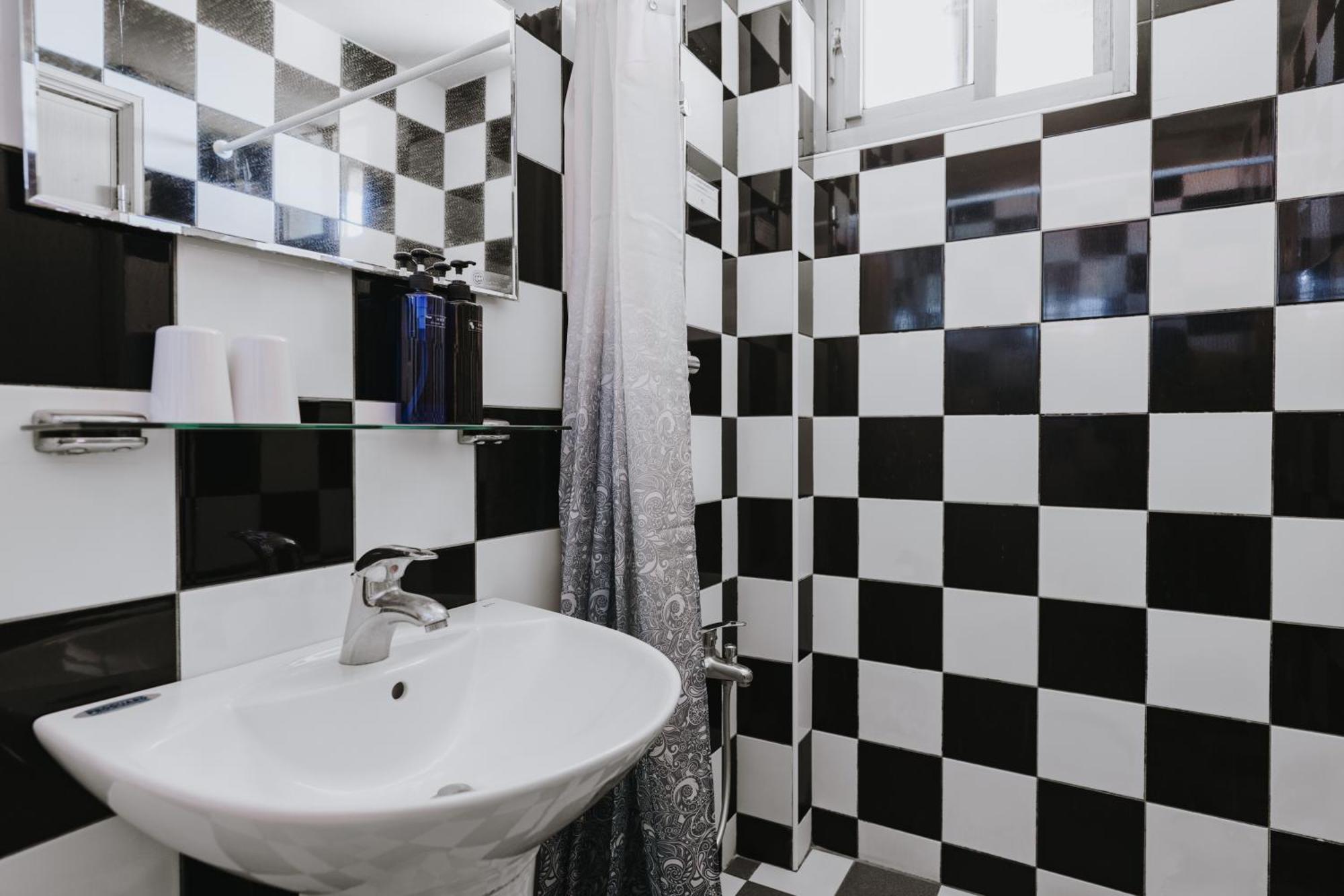 Mountain Traveler Inn Цзюфэнь Экстерьер фото