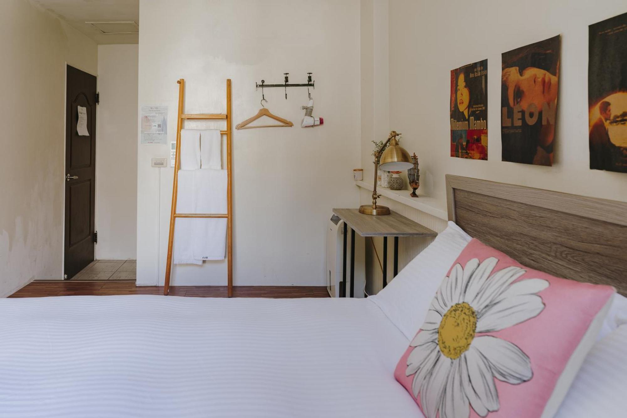Mountain Traveler Inn Цзюфэнь Экстерьер фото