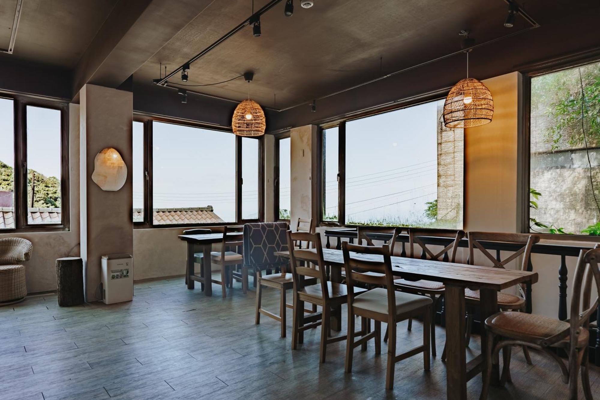Mountain Traveler Inn Цзюфэнь Экстерьер фото