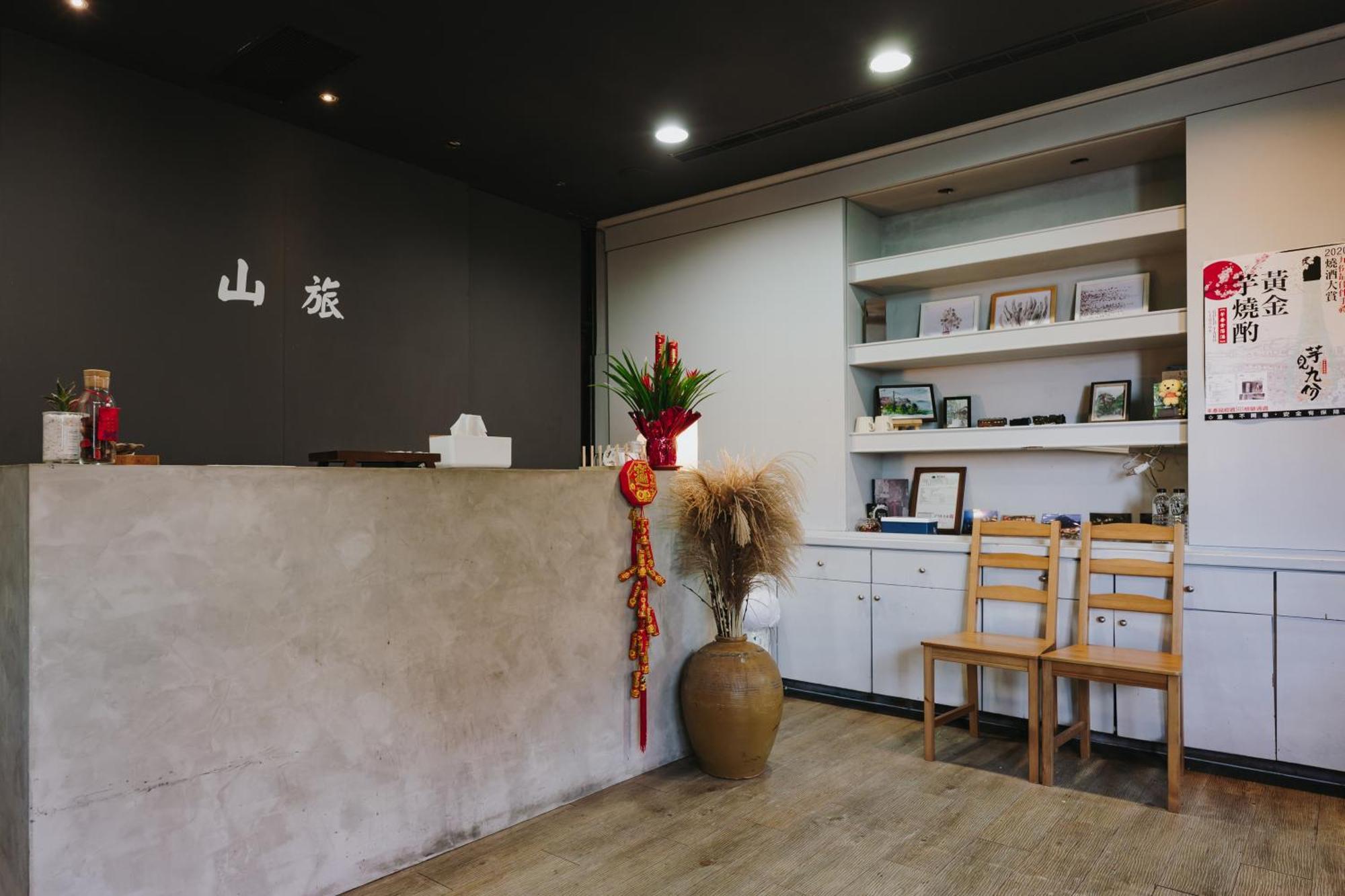 Mountain Traveler Inn Цзюфэнь Экстерьер фото