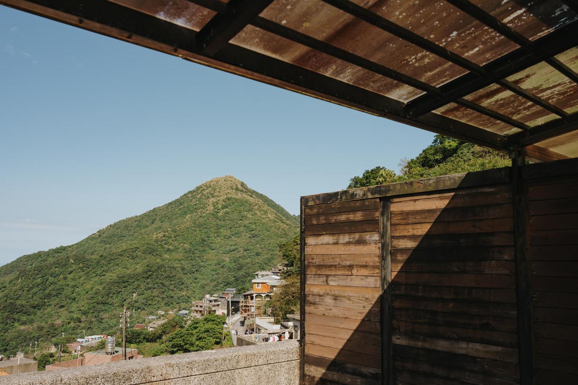 Mountain Traveler Inn Цзюфэнь Экстерьер фото