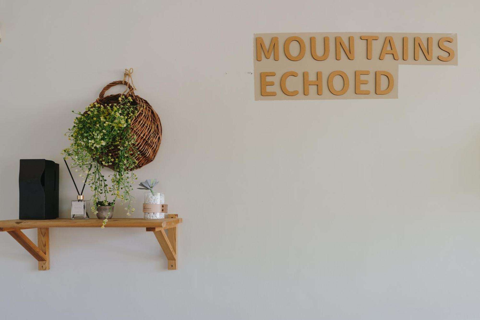 Mountain Traveler Inn Цзюфэнь Экстерьер фото