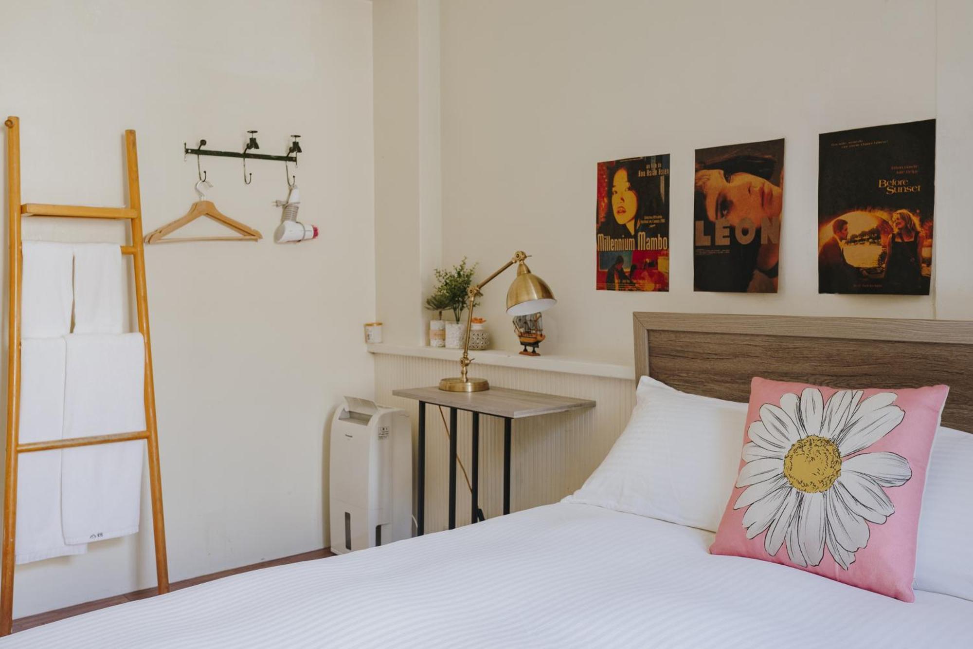 Mountain Traveler Inn Цзюфэнь Экстерьер фото