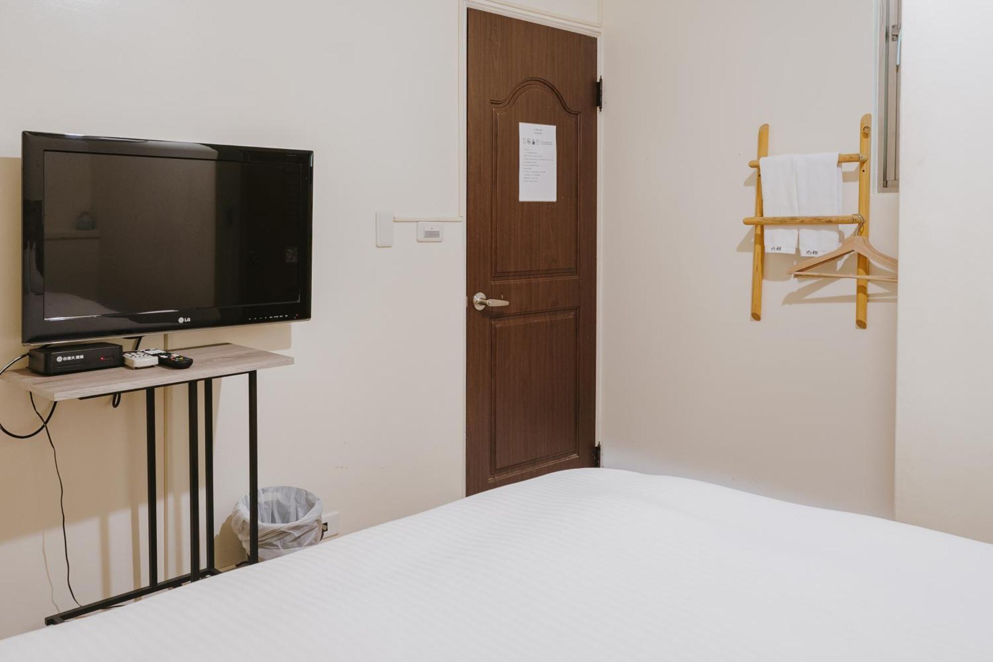 Mountain Traveler Inn Цзюфэнь Экстерьер фото